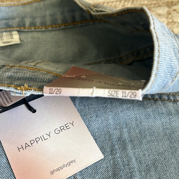 Denim Button-Front Skirt 🆕 - Picture 9 of 12